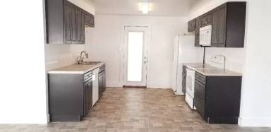 Main picture of 121 N Dewey Ave