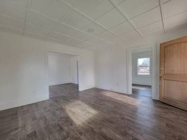 Main picture of 406 E 4th St