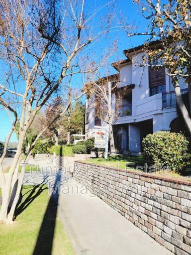 Main picture of 2923 Montrose Ave