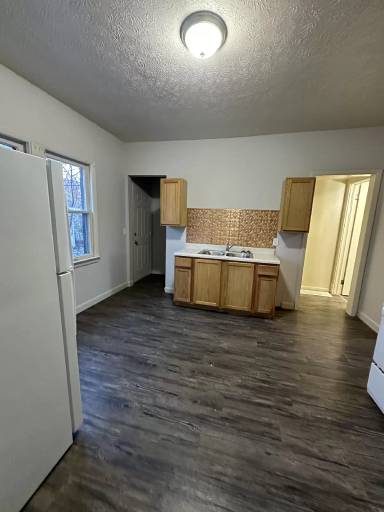 Main picture of 3319 W 97th St