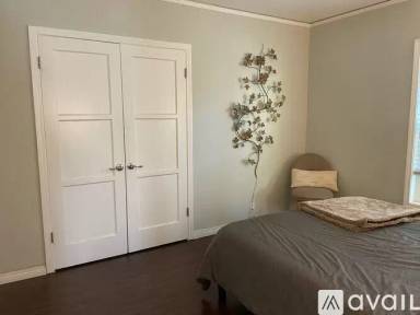 Main picture of 1940 S Bedford St