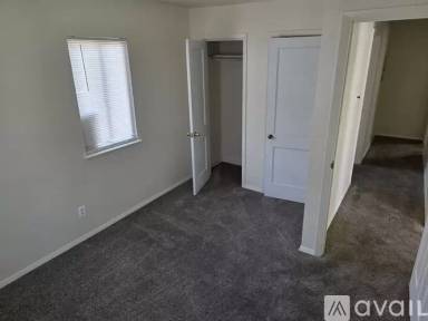 Main picture of 1512 E 2nd St