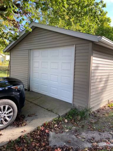 Main picture of 1402 Kossuth St