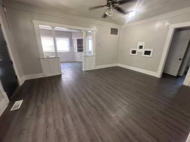Main picture of 243 S Green St
