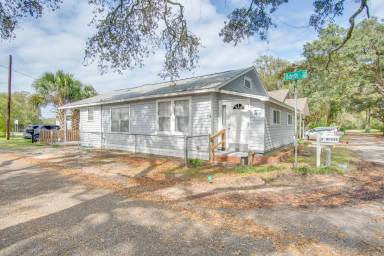 Main picture of 6 Odess Ln