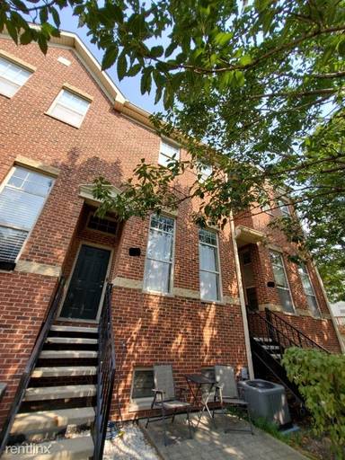 Main picture of 3800 N Damen Ave