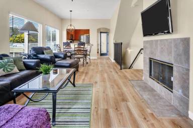 Main picture of 366 Forward St