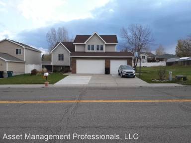 Main picture of 2744 Riveroaks Dr