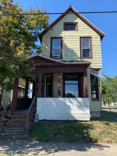 Main picture of 339 E Market Street Ext