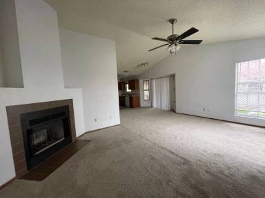 Main picture of 900 Haynes Dr