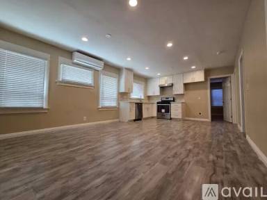 Main picture of 905 S Catalina St