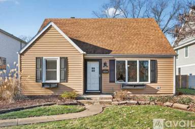 Main picture of 4524 Washington St