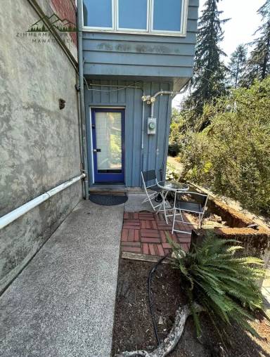 Main picture of 320 Sunset Dr
