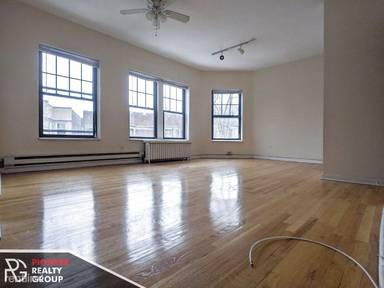 Main picture of 654-64 W Cornelia Ave