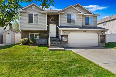 Main picture of 1479 N Fowler Ave