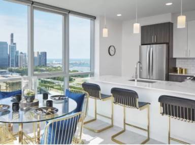 Main picture of 806 S Michigan Ave