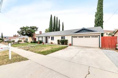 Main picture of 2971 Fairbanks Ave