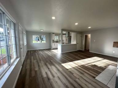 Main picture of 3531 Lombard Ave