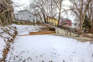 Main picture of 716 Coit Ave NE
