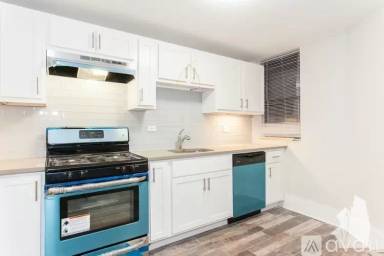 Main picture of 2922 W Logan Blvd