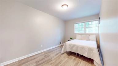 Main picture of 2480 Thornton Dr