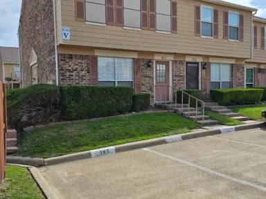 Main picture of 2500 E Park Blvd