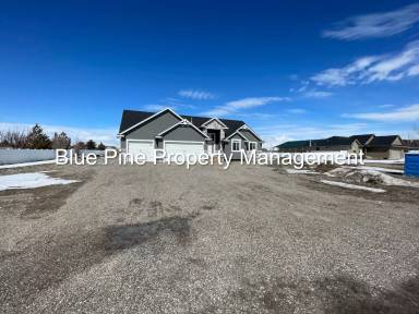Main picture of 3811 E 106 N