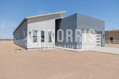 Main picture of 4210 N Roble Cir
