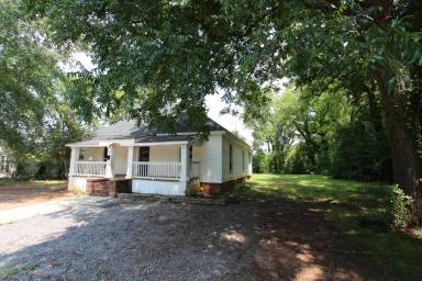 Main picture of 442 Hall St