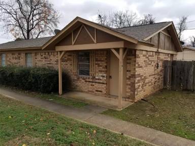Main picture of 700 E 35th St