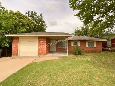 Main picture of 2709 NW Hilltop Dr