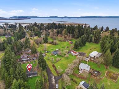 Main picture of 39842 Burnside Loop