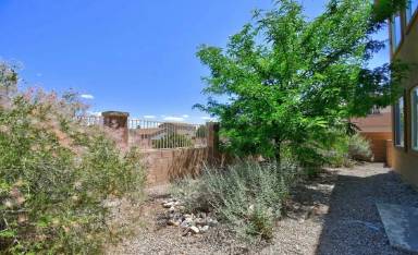 Main picture of 7109 Alamillo Rd NW