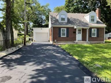 Main picture of 894 Sells Ave