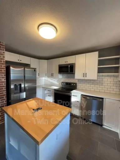 Main picture of 10425 32nd Ave N
