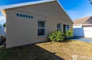 Main picture of 10706 Lakeside Vista Dr