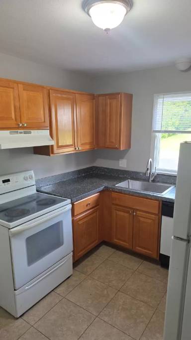 Main picture of 40 Whitewood Rd