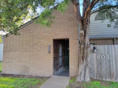 Main picture of 609 Navarro Dr