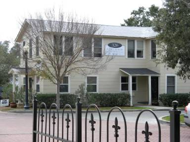 Main picture of 326 W Honey St