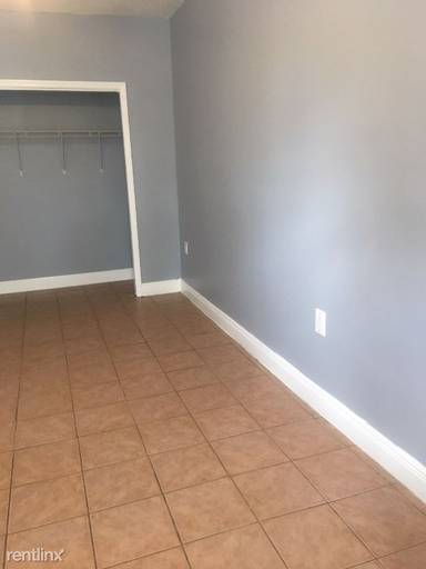Main picture of 2 East Dr