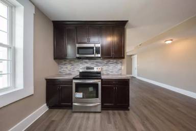 Main picture of 101 E Center St
