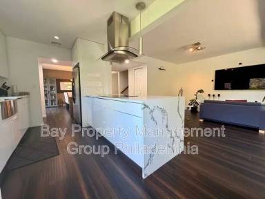 Main picture of 274 W Chelsea Cir