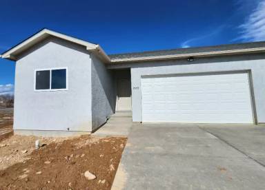 Main picture of 665 E Laporte Dr