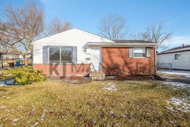 Main picture of 15735 Taft St