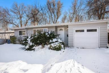 Main picture of 1625 Crestmore Pl