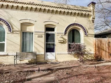 Main picture of 2533 Ames St