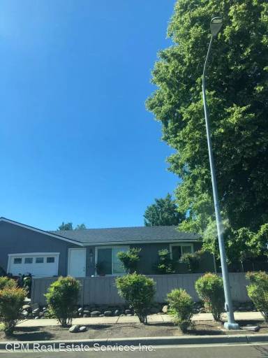 Main picture of 2373 Dahlia Way