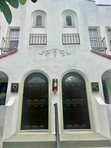 Main picture of 4445 Willowbrook Ave
