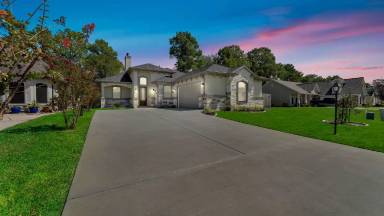 Main picture of 73 Wyndemere Dr