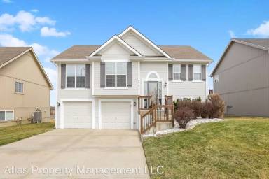 Main picture of 8916 NE Paw Paw Dr